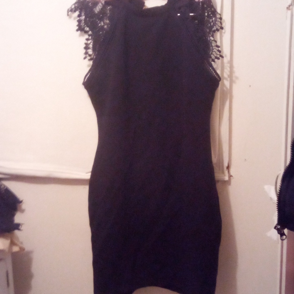 Black bodycon dress